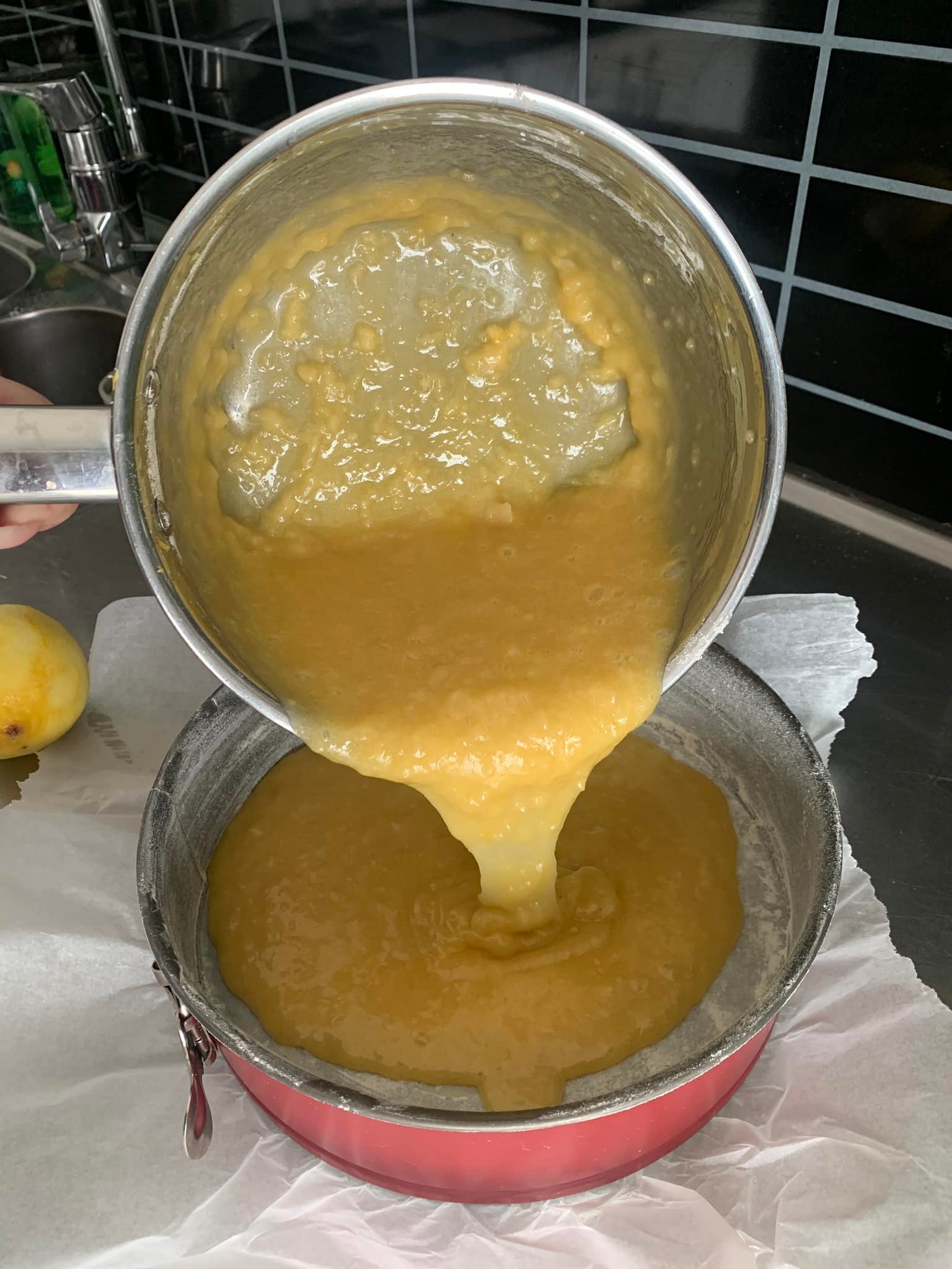 Citronmazarinkaka från Fredriks Fika på gång. Hälla lite CBD olja i smeten gör denna mazarin nyttigare. Du kan baka med CBD olja!